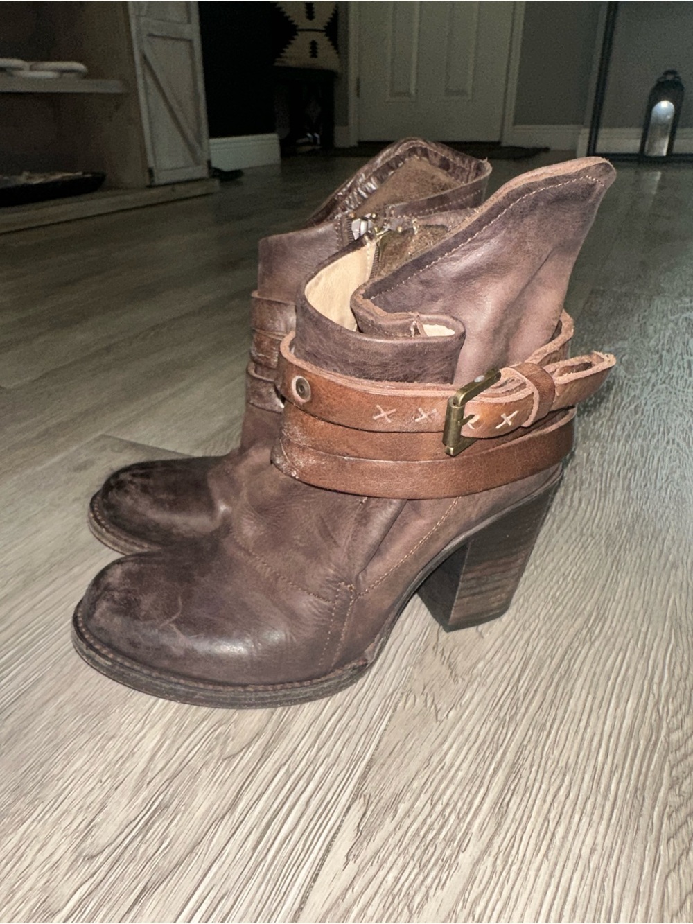 Freebird Blaze Brown Leather Booties Side Buckle Heeled Ankle Boots Size 7 - Picture 2 of 11